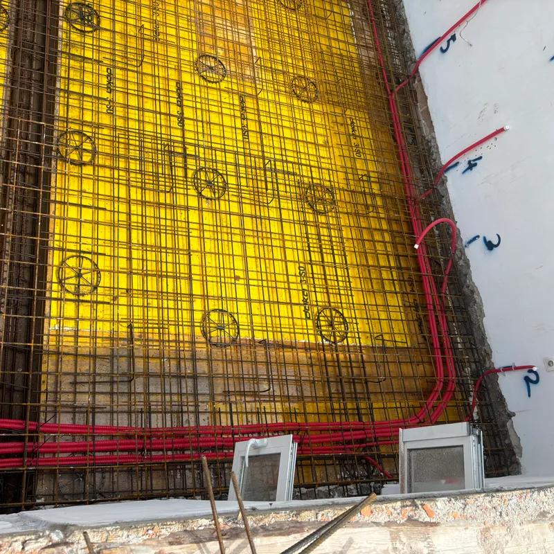 Elektroinstalacijske cijevi položene u armaturu ploče prije betoniranja