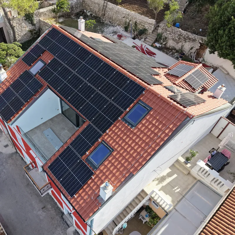 Solarna elektrana na krovu, pogled iz zraka